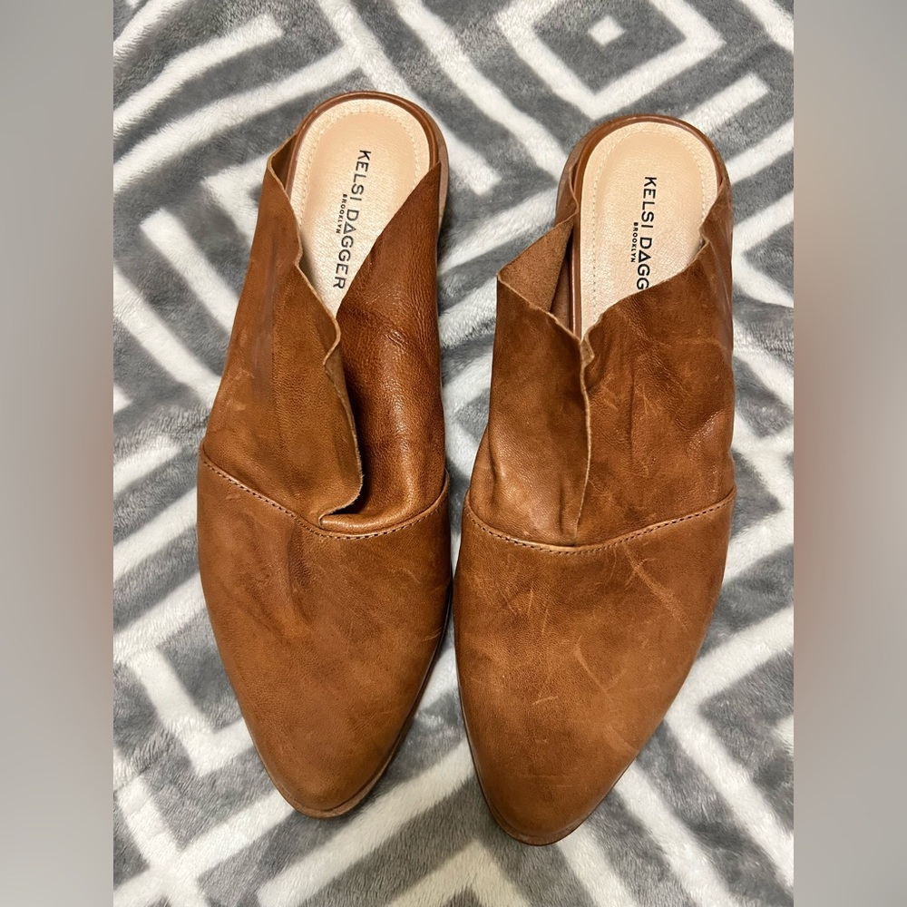 Kelsi Dagger Women's Tan Mules